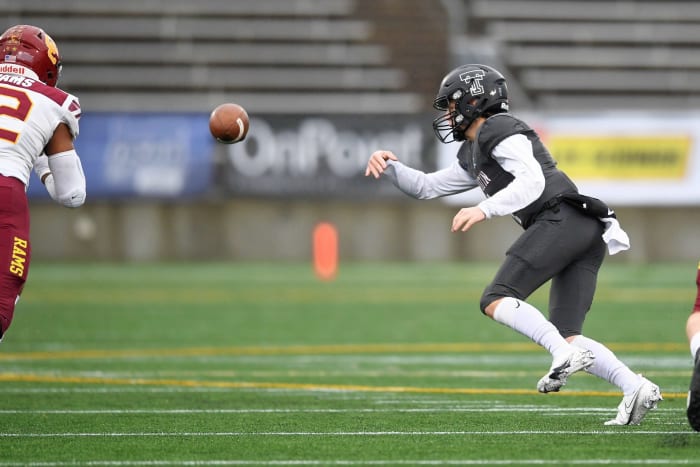 Tualatin.Central-Catholic.6A-football-final.Leon-Neuschwander.14